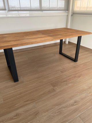 Mesa comedor roble patas acero negras