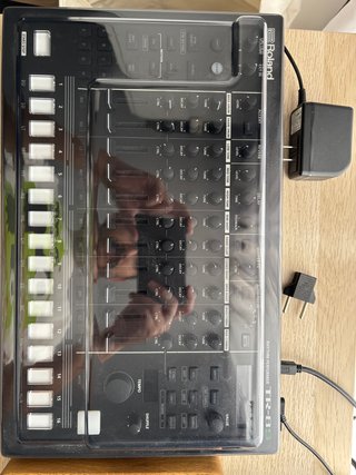 Roland TR-8S + Funda + Decksaver