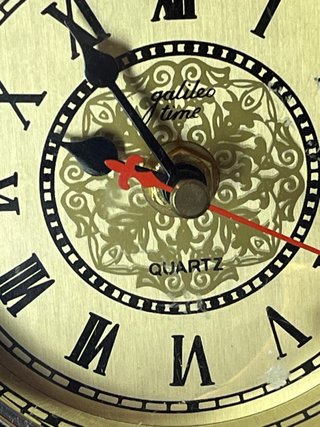 Orologio da tavolo decorativo
