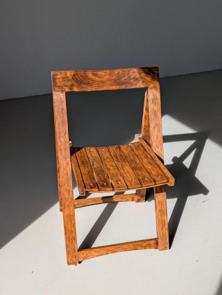 Bonita y única silla de madera