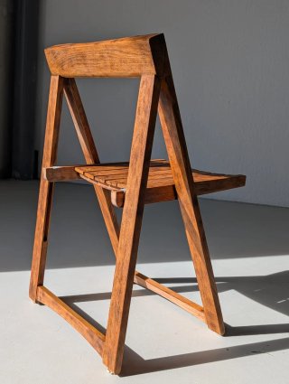 Bonita y única silla de madera
