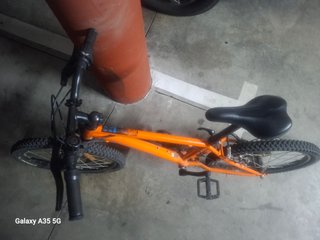 Bicicleta infantil naranja Decathlon