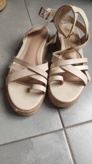 Sandalias Beige Cuña