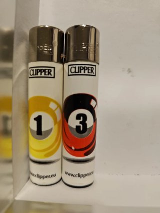 Set di due accendini Clipper con design di palline da biliardo