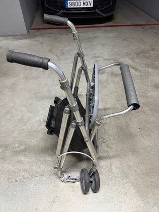 Andador Kanguro con asiento y ruedas