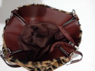 Bolso de pelo con estampado de leopardo