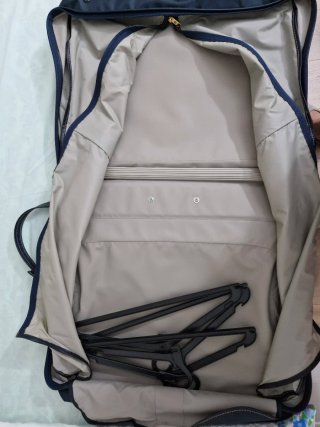 Maleta porta trajes azul y beige