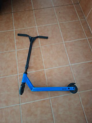 Patinete infantil azul/rojo