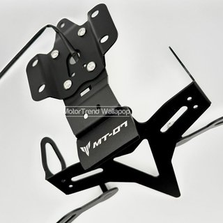 MT07 Portamatrículas corto Yamaha +luz matrícula