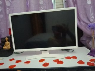 LG TV Blanca y Negra