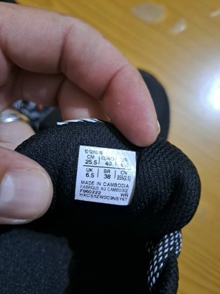 Zapatillas Asics Negras y Naranjas