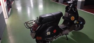 Vespa P200E Negra
