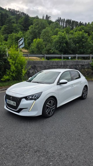 Peugeot 208 2021
