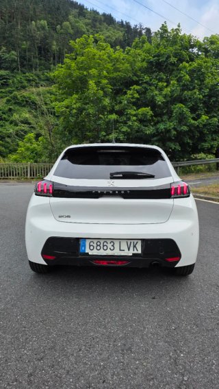 Peugeot 208 2021