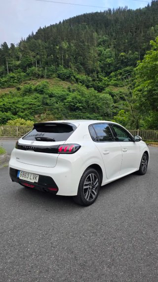 Peugeot 208 2021