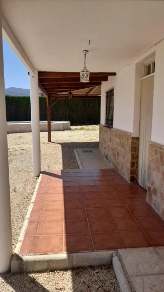 CHALET EN BUEN ESTADO.
