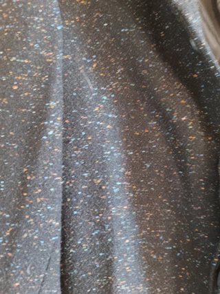 Chaquetón negro con detalles multicolor