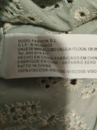 Blusa de encaje con borla,