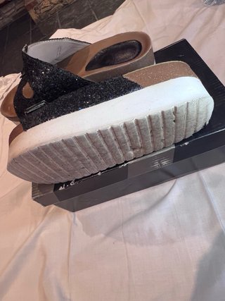 Sandalias Plataforma Brillo Negro y Plata