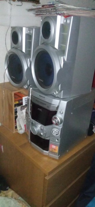 Minicadena Panasonic 220W RMS CD