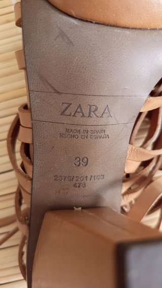 Sandalia tiras marrón piel Zara T39