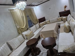 Sofá estilo marroquí beige y marrón