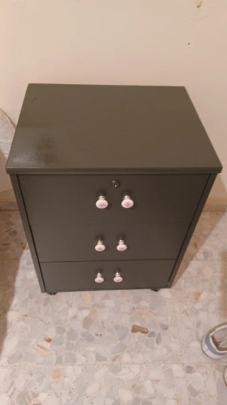 Mueble cajonera color verde, tiradores de ceramica