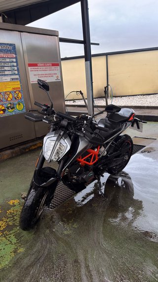 KTM Duke 125cc 2023 Negra/Naranja