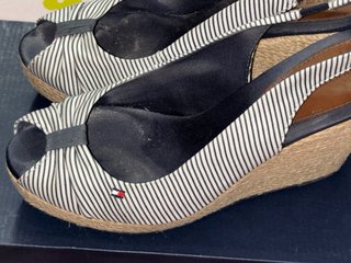 Cuñas Tommy Hilfiger Rayas Azul Blanco