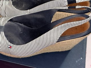 Cuñas Tommy Hilfiger Rayas Azul Blanco