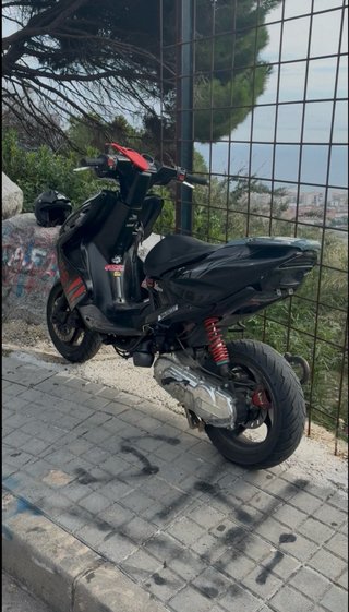 Yamaha Aerox Negra