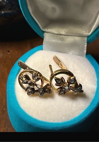 Pendientes de oro con diamantes
