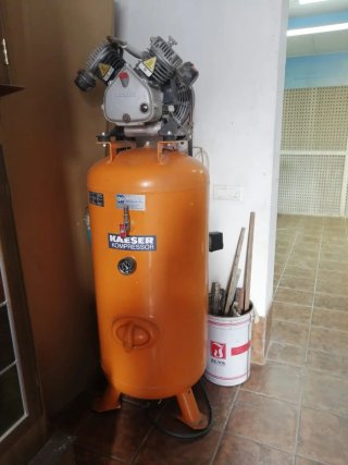 Cabina de pintura y compresor