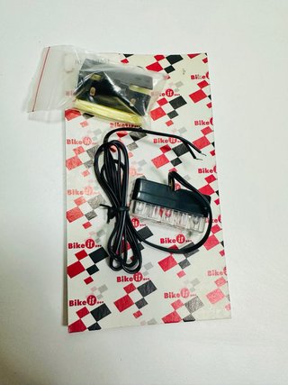 Luz matrícula LED universal Bike It