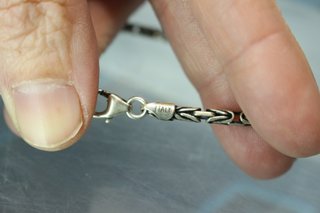 Pulsera plata de ley: Cadena bizantina.