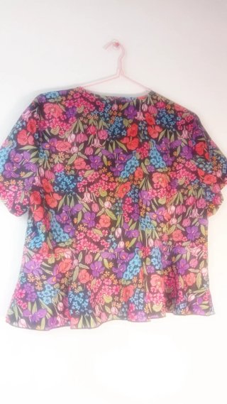 Blusa floral multicolor