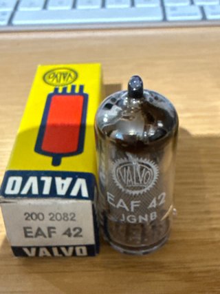 Válvula Valvo EAF42 radio antigua nueva