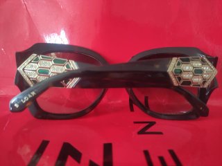 Gafas de sol Bulgari negras y doradas