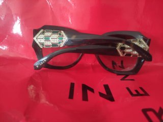 Gafas de sol Bulgari negras y doradas