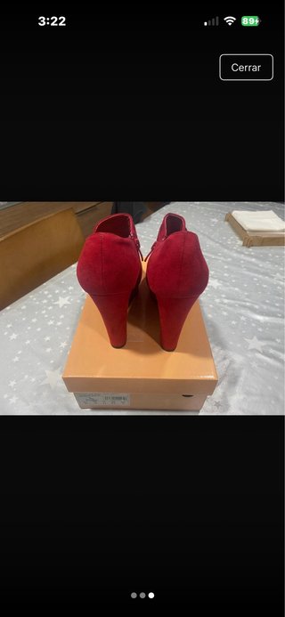 Botines rojos de tacón, nuevos sin etiqueta