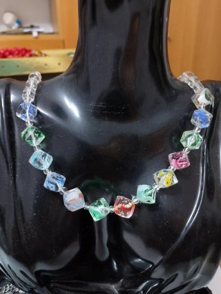 Set collana e orecchini in vetro