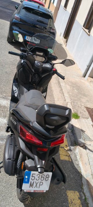 Yamaha XMAX TMAX 125 Negra