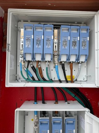 Instalador de aires acondicionados y electricidad