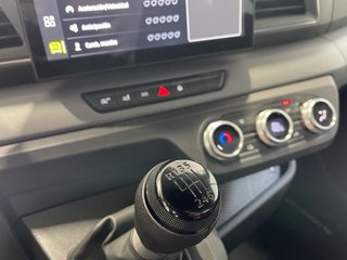 Nissan Interstar 2025