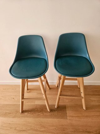 Taburetes de madera y plástico (2 unidades)