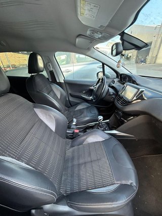 Peugeot 2008 1.6 e-HDi 115 Allure