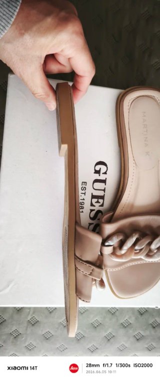 Chanclas Martina K beige cadena