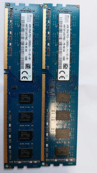 2x SK hynix 4GB PC3-12800U RAM