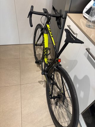 Bicicleta de carretera Giant Negra/Amarilla