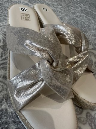 Sandalias doradas beige talla 40